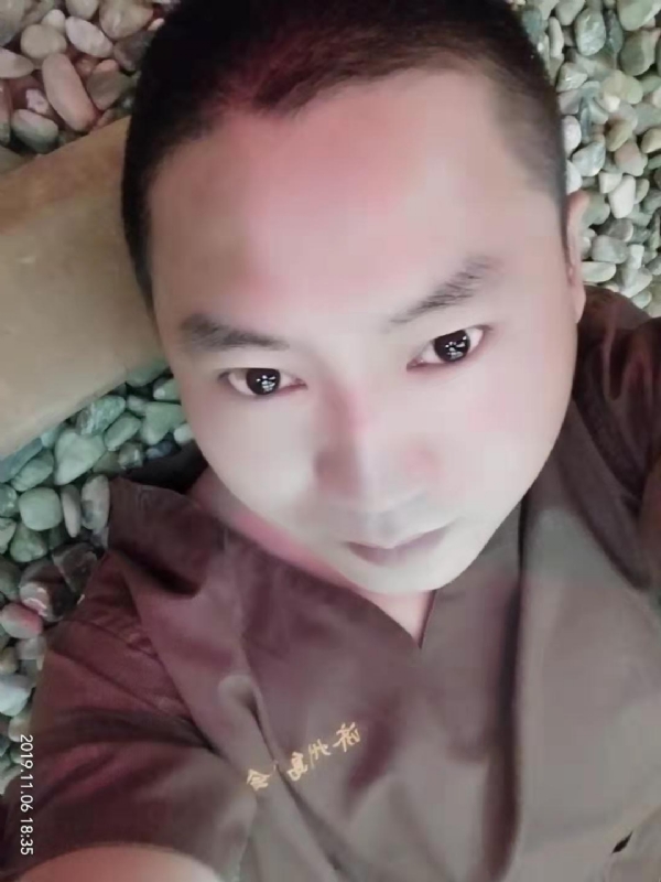 红枫叶的第一张照片--吉安相亲服务中心