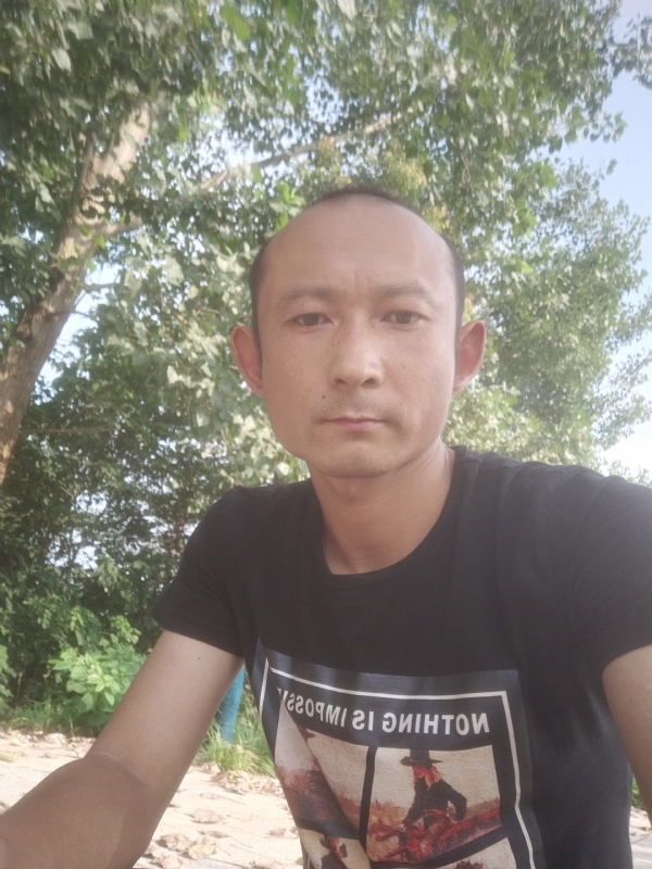 80大叔的第二张照片--吉安相亲服务中心