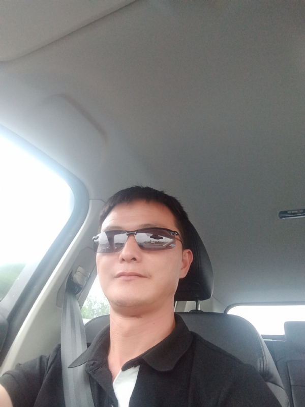 孤独的男人的第一张照片--吉安相亲服务中心