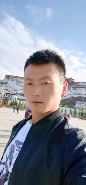 阳光下的小草的第一张照片--吉安相亲服务中心