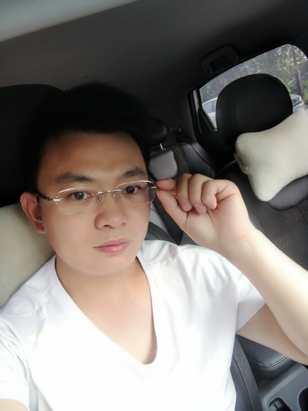 幸福的拥抱的第二张照片--吉安相亲服务中心