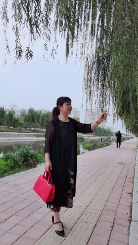 周本玲的第一张照片--吉安相亲服务中心