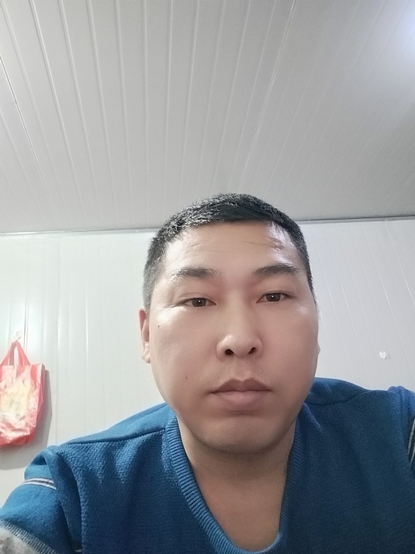 开着拖拉机去兜风的第一张照片--吉安相亲服务中心