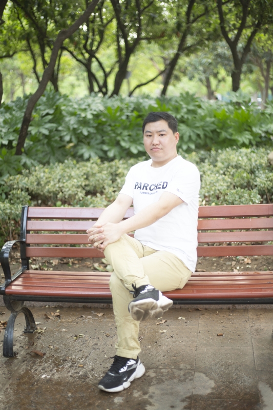 抱着鱼睡觉的猫的第一张照片--吉安相亲服务中心