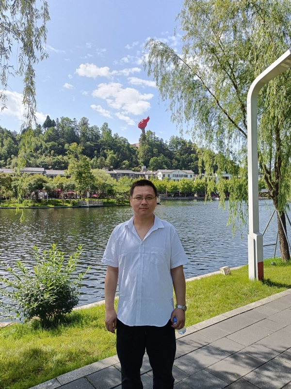 风雨相伴的第一张照片--吉安相亲服务中心