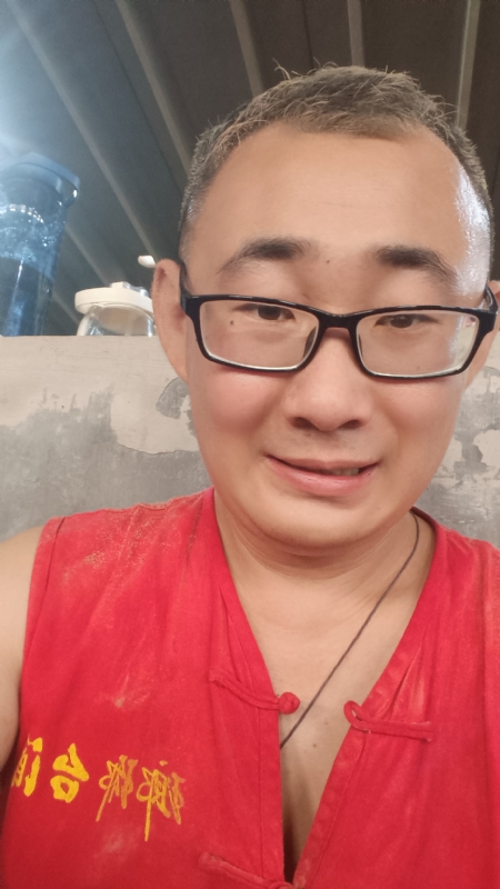 黑黑一笑的第二张照片--吉安相亲服务中心